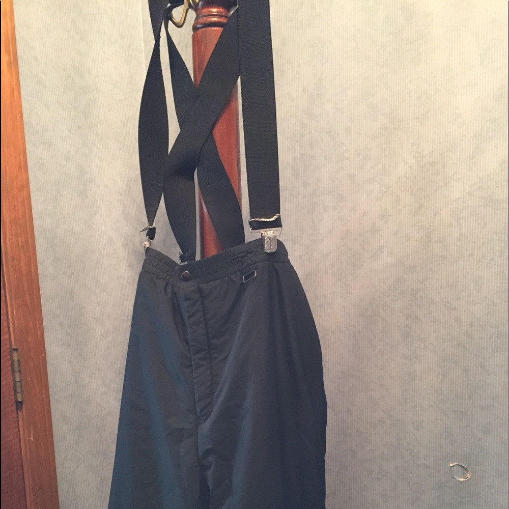 Ski pants with suspenders